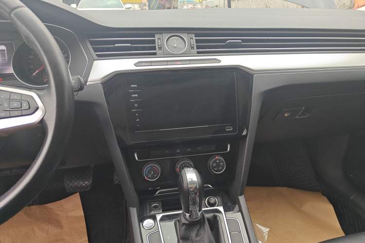 Used Volkswagen Magotan 2020 280TSI DSG Comfort Edition Audio And AC Panel