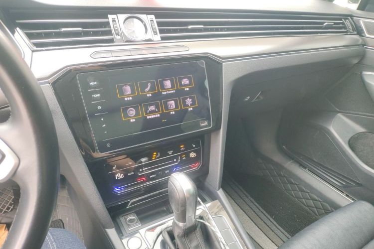 Used Volkswagen Magotan 2020 330TSI DSG Leading Model Audio And AC Panel