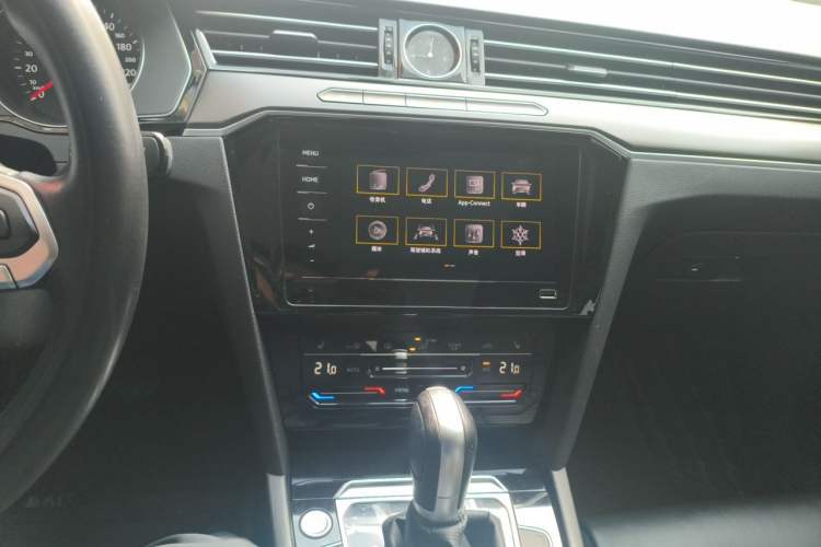 Used Volkswagen Magotan 2020 330TSI DSG Leading Model Audio And AC Panel