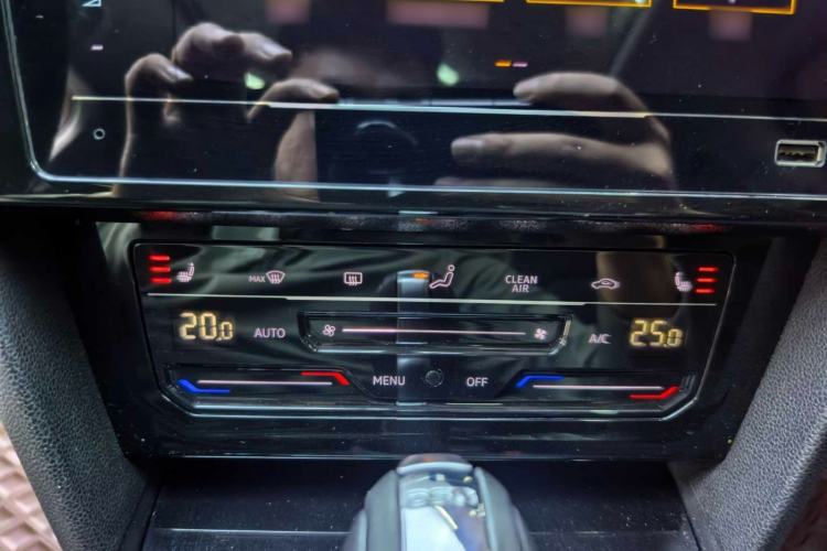 Used Volkswagen Magotan 2020 280TSI DSG Leading Edition Audio And AC Panel