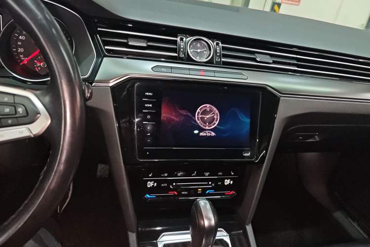 Used Volkswagen Magotan 2020 330TSI DSG Luxury Edition Audio And AC Panel