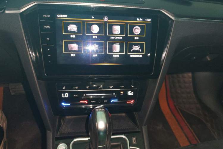 Used Volkswagen Magotan 2020 330TSI DSG Luxury Edition Audio And AC Panel