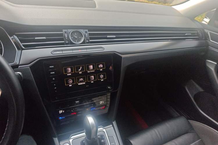 Used Volkswagen Magotan 2020 330TSI DSG Leading Model Audio And AC Panel