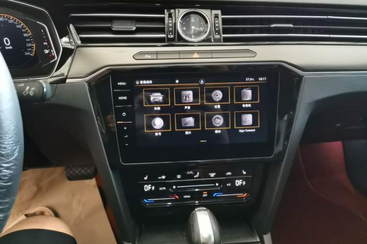 Used Volkswagen Magotan 2020 330TSI DSG Luxury Edition Audio And AC Panel