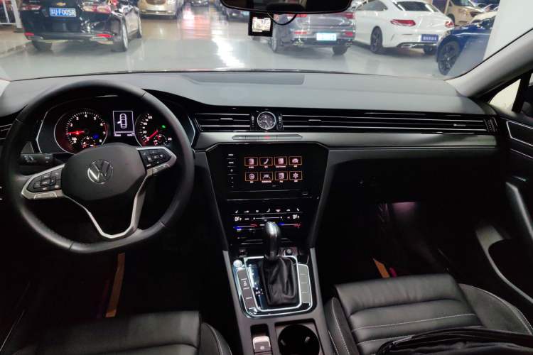 Used Volkswagen Magotan 2020 330TSI DSG Leading Model Audio And AC Panel