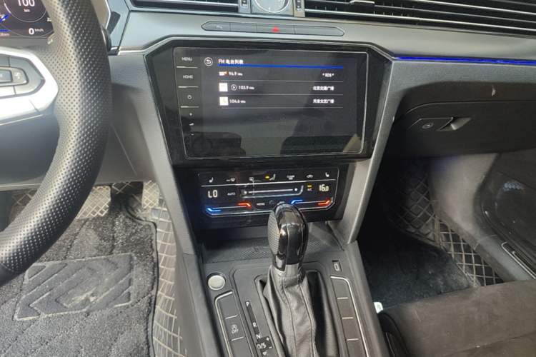 Used Volkswagen Magotan 2020 330TSI DSG Luxury Edition Audio And AC Panel