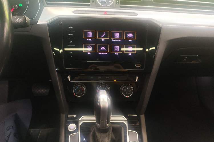 Used Volkswagen Magotan 2020 280TSI DSG Comfort Edition Audio And AC Panel