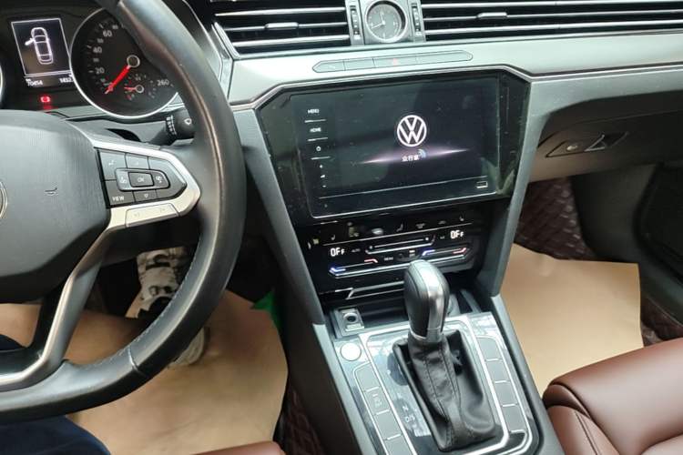 Used Volkswagen Magotan 2020 330TSI DSG Leading Model Audio And AC Panel