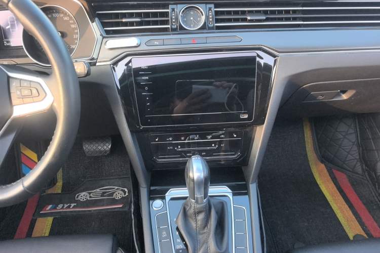 Used Volkswagen Magotan 2020 330TSI DSG Leading Model Audio And AC Panel