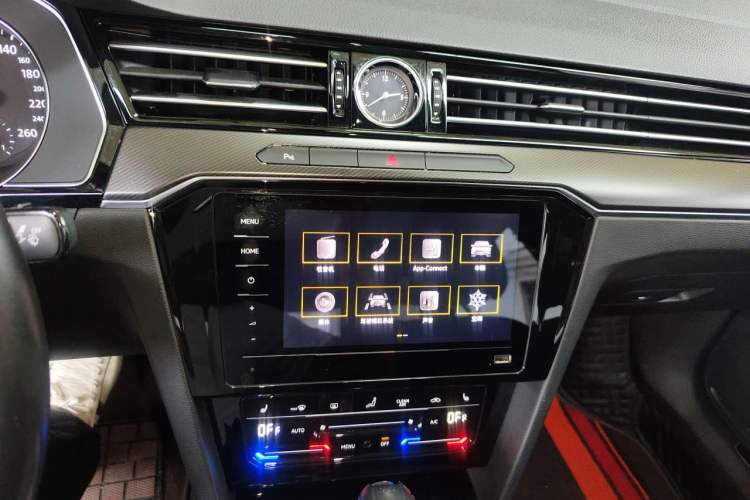 Used Volkswagen Magotan 2020 330TSI DSG Leading Model Audio And AC Panel