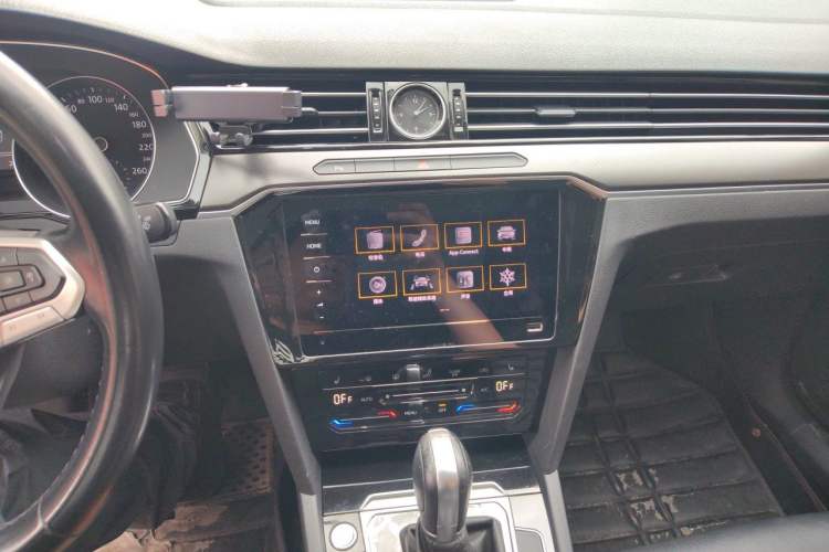 Used Volkswagen Magotan 2020 330TSI DSG Leading Model Audio And AC Panel
