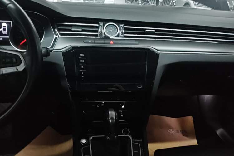 Used Volkswagen Magotan 2020 330TSI DSG Leading Model Audio And AC Panel
