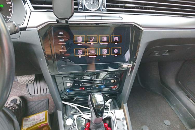 Used Volkswagen Magotan 2020 330TSI DSG Leading Model Audio And AC Panel