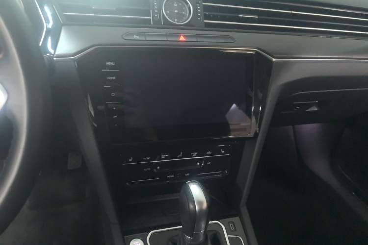 Used Volkswagen Magotan 2020 330TSI DSG Luxury Edition Audio And AC Panel