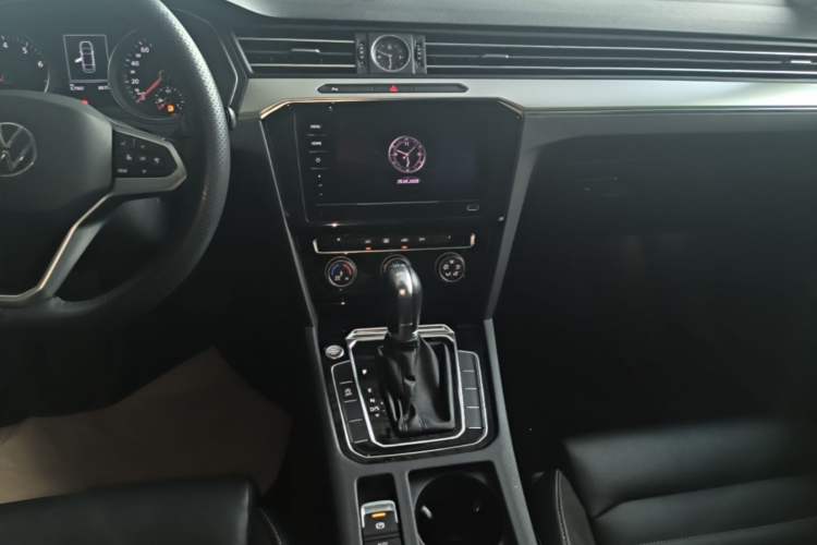Used Volkswagen Magotan 2020 280TSI DSG Comfort Edition Audio And AC Panel
