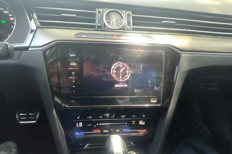 Used Volkswagen Magotan 2020 330TSI DSG Leading Model Audio And AC Panel