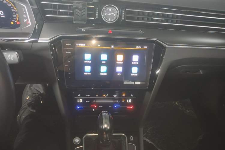 Used Volkswagen Magotan 2020 330TSI DSG Luxury Edition Audio And AC Panel