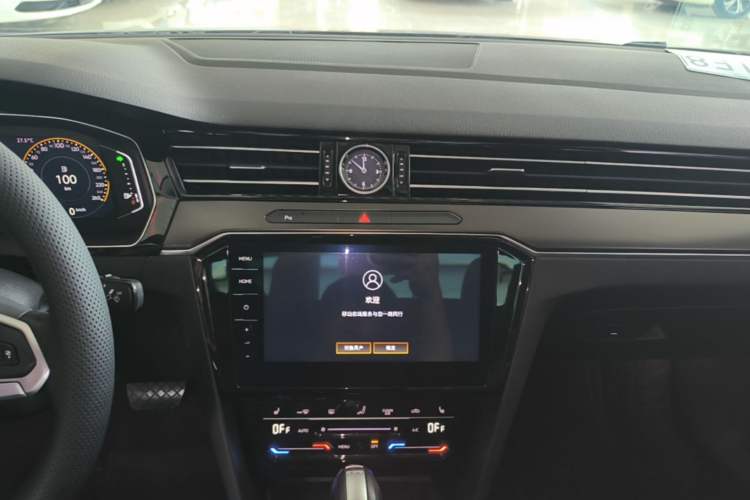 Used Volkswagen Magotan 2020 330TSI DSG Luxury Edition Audio And AC Panel