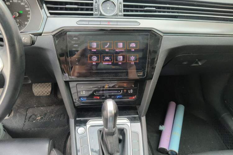 Used Volkswagen Magotan 2020 330TSI DSG Leading Model Audio And AC Panel