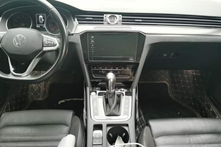 Used Volkswagen Magotan 2020 330TSI DSG Leading Model Audio And AC Panel