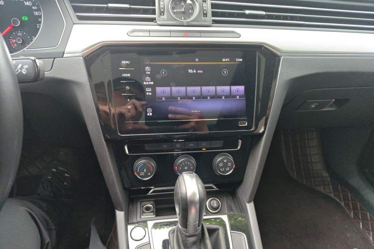 Used Volkswagen Magotan 2020 280TSI DSG Comfort Edition Audio And AC Panel
