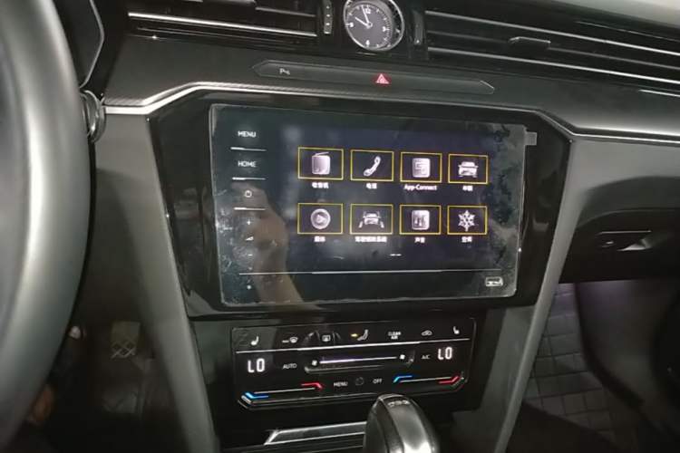 Used Volkswagen Magotan 2020 330TSI DSG Leading Model Audio And AC Panel