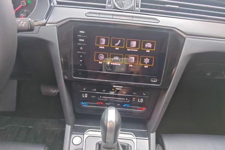 Used Volkswagen Magotan 2020 330TSI DSG Leading Model Audio And AC Panel