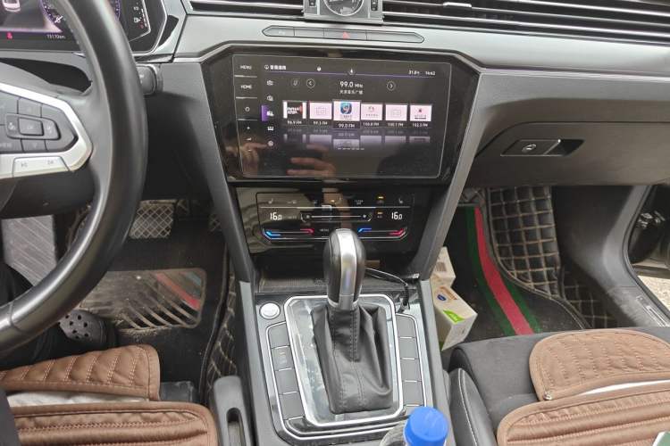 Used Volkswagen Magotan 2020 330TSI DSG Luxury Edition Audio And AC Panel