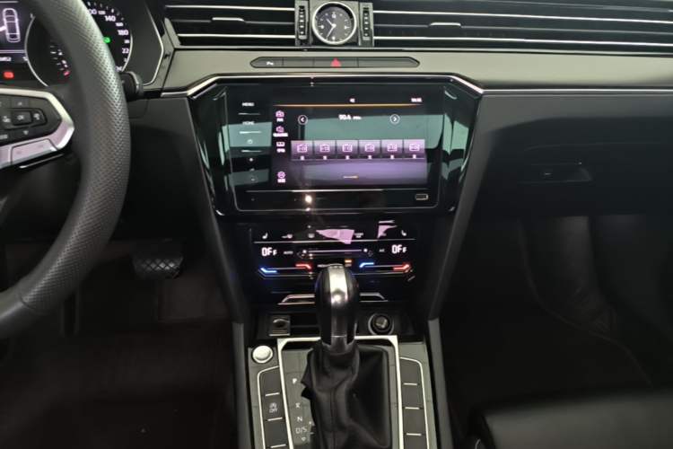 Used Volkswagen Magotan 2020 330TSI DSG Leading Model Audio And AC Panel