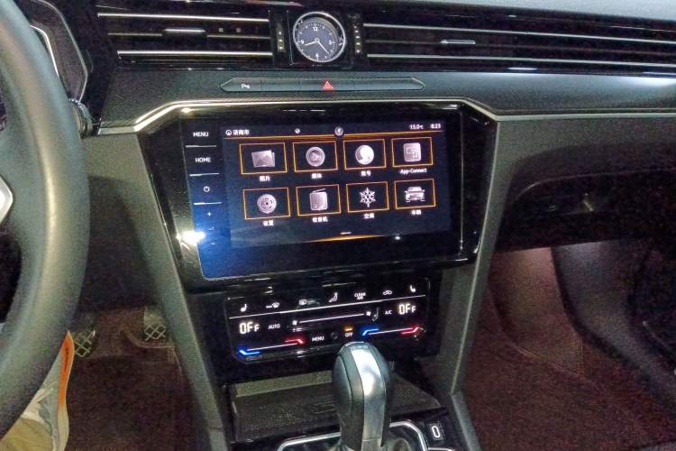 Used Volkswagen Magotan 2020 330TSI DSG Luxury Edition Audio And AC Panel