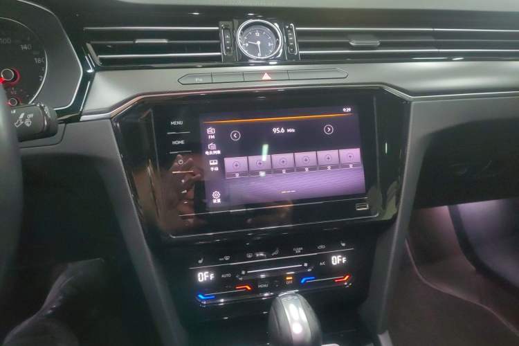 Used Volkswagen Magotan 2020 330TSI DSG Leading Model Audio And AC Panel