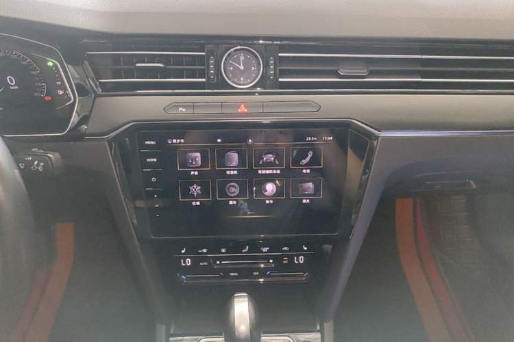 Used Volkswagen Magotan 2020 330TSI DSG Luxury Edition Audio And AC Panel