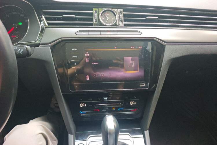 Used Volkswagen Magotan 2020 330TSI DSG Leading Model Audio And AC Panel