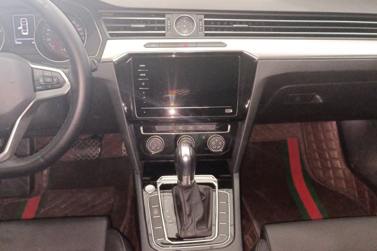 Used Volkswagen Magotan 2020 280TSI DSG Comfort Edition Audio And AC Panel
