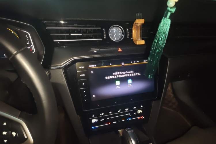 Used Volkswagen Magotan 2020 330TSI DSG Luxury Edition Audio And AC Panel