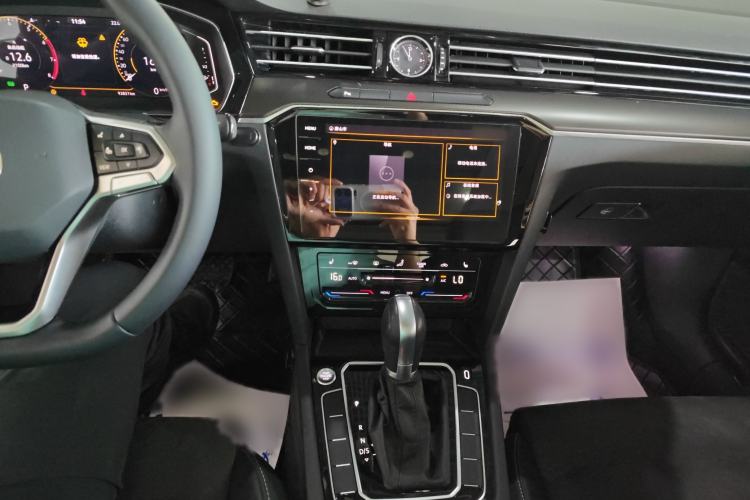 Used Volkswagen Magotan 2020 330TSI DSG Luxury Edition Audio And AC Panel