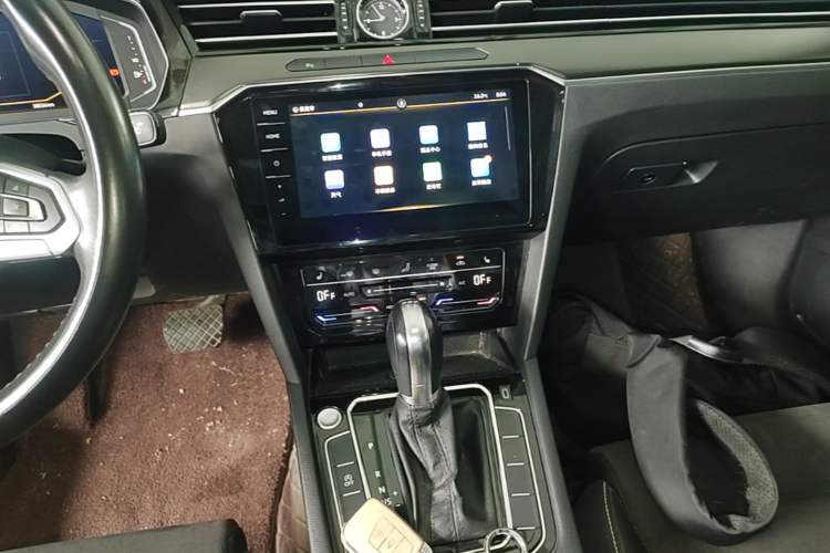 Used Volkswagen Magotan 2020 330TSI DSG Luxury Edition Audio And AC Panel