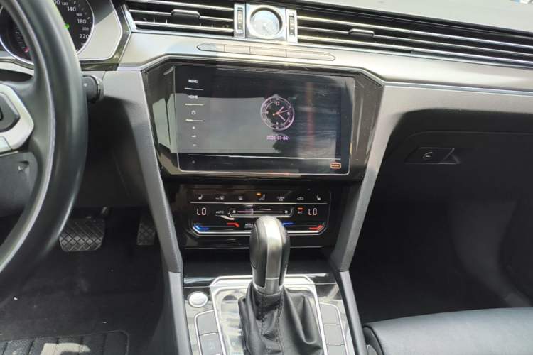 Used Volkswagen Magotan 2020 330TSI DSG Leading Model Audio And AC Panel