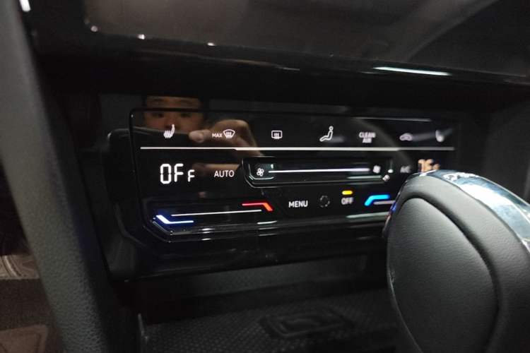 Used Volkswagen Magotan 2020 330TSI DSG Luxury Edition Audio And AC Panel