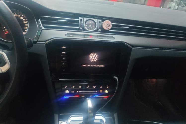Used Volkswagen Magotan 2020 330TSI DSG Leading Model Audio And AC Panel