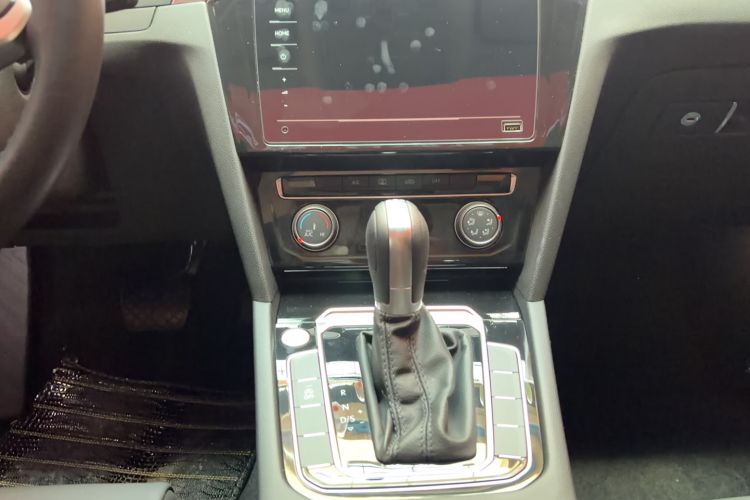 Used Volkswagen Magotan 2020 280TSI DSG Comfort Edition Audio And AC Panel