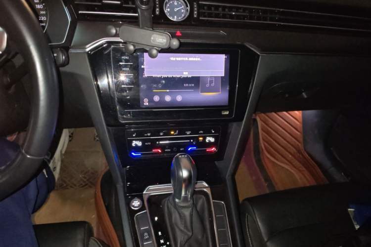Used Volkswagen Magotan 2020 330TSI DSG Leading Model Audio And AC Panel