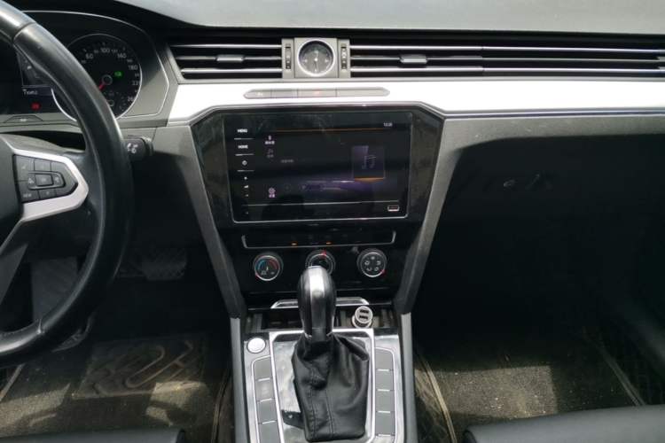 Used Volkswagen Magotan 2020 280TSI DSG Comfort Edition Audio And AC Panel