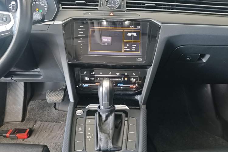 Used Volkswagen Magotan 2020 330TSI DSG Leading Model Audio And AC Panel