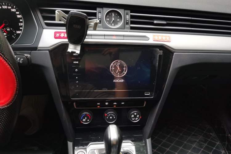 Used Volkswagen Magotan 2020 280TSI DSG Comfort Edition Audio And AC Panel