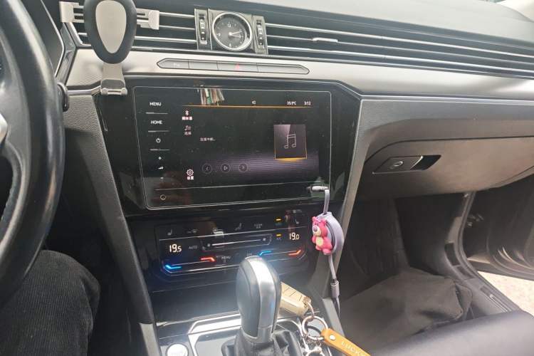 Used Volkswagen Magotan 2020 330TSI DSG Leading Model Audio And AC Panel