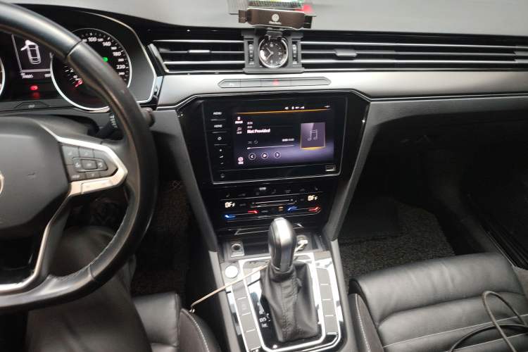 Used Volkswagen Magotan 2020 330TSI DSG Leading Model Audio And AC Panel