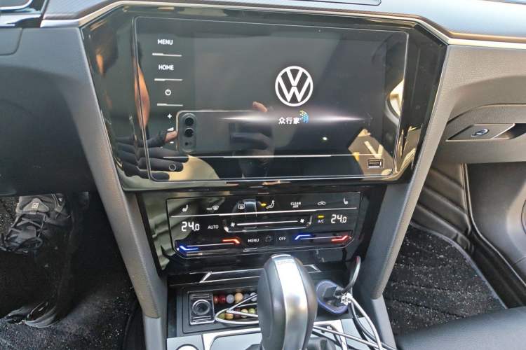 Used Volkswagen Magotan 2020 330TSI DSG Leading Model Audio And AC Panel