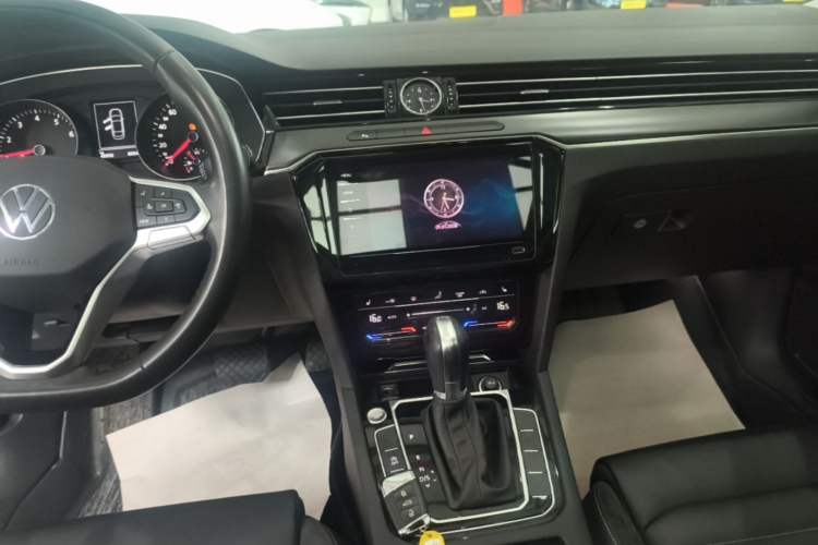 Used Volkswagen Magotan 2020 330TSI DSG Leading Model Audio And AC Panel