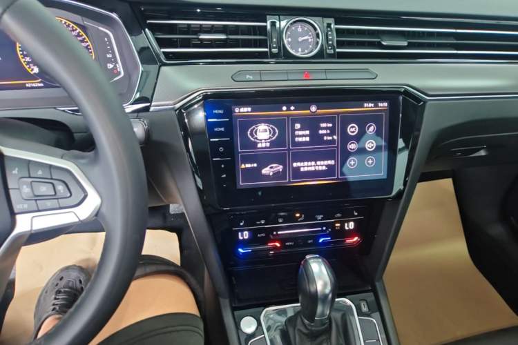 Used Volkswagen Magotan 2020 330TSI DSG Luxury Edition Audio And AC Panel